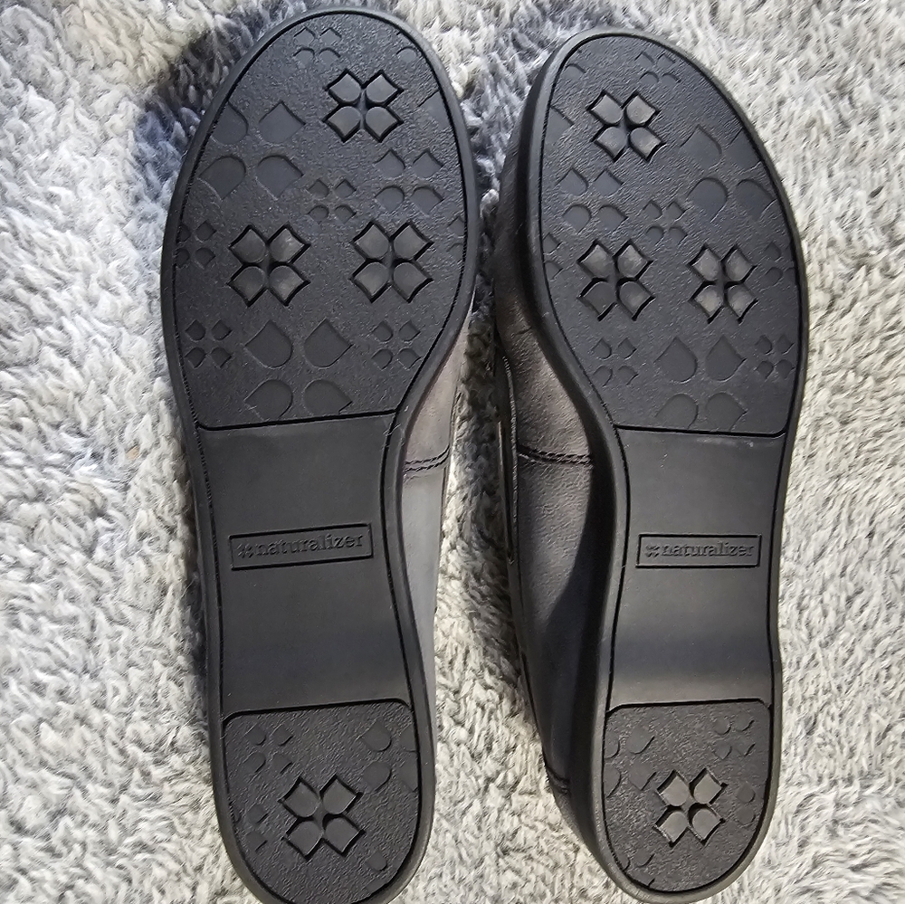 Women's Grey Naturalizer Loafers, Size 7 - Picture 10 of 12